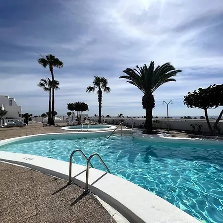 Mariposa - 1 Bedroom Poolside Apartment *